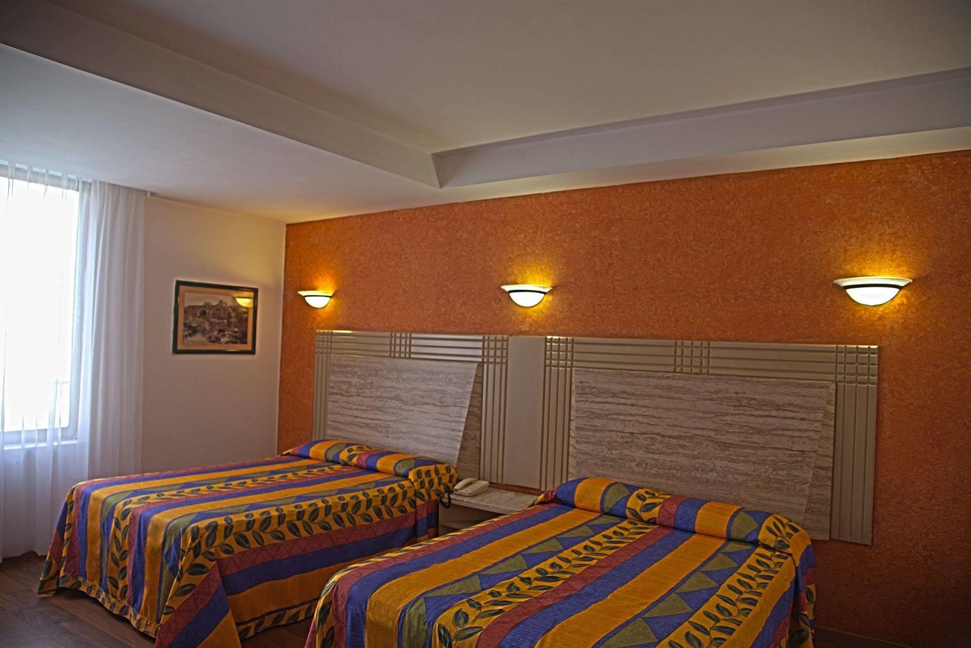 Hotel Cervantes Guadalajara Esterno foto